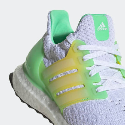 adidas Unisex-Child Ultraboost 5.0 DNA (Big Kid) Running Shoe 5 Big Kid Cloud White/Cloud White/Beam Green