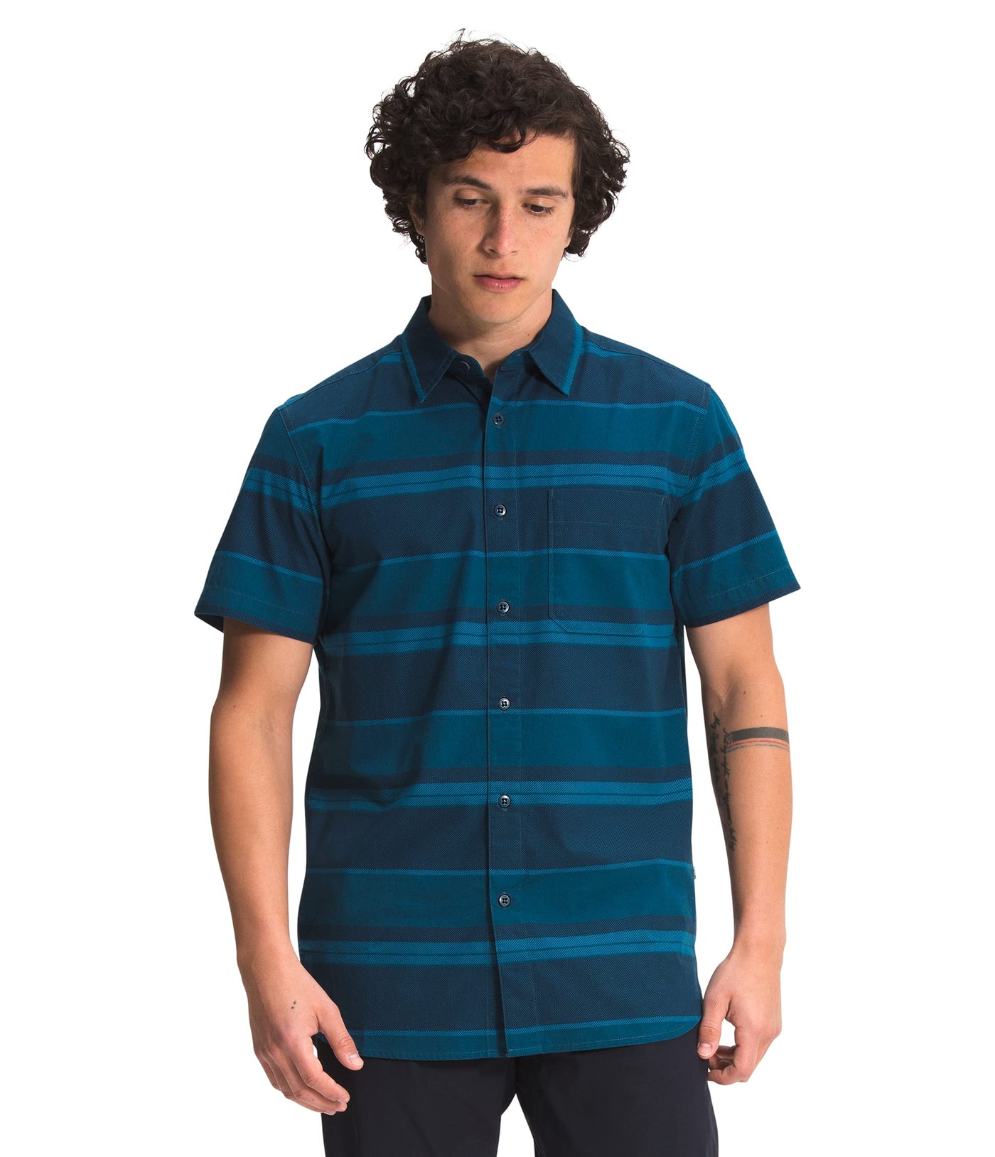 THE NORTH FACE Men's Baytrail Pattern Button-Down Short-Sleeve Shirt, Monterey Blue Large Half Dome Stripe, X-Large